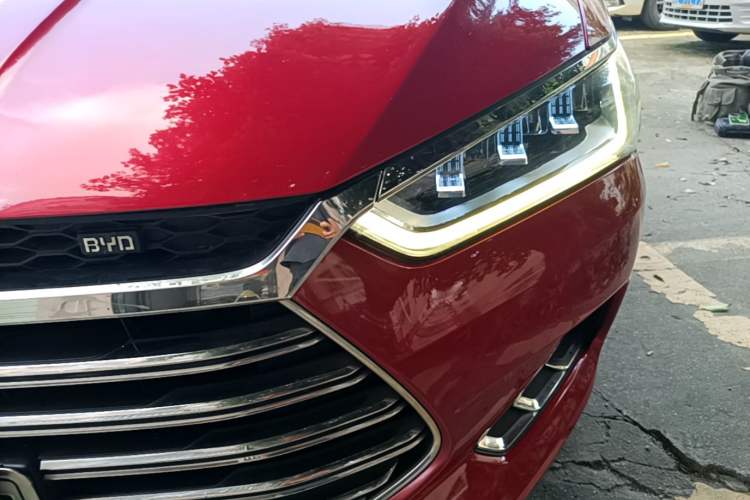 Used BYD Qin Pro New Energy 2018 DM 1.5TI Automatic Smart Connect Elite Model Left Front Headlight