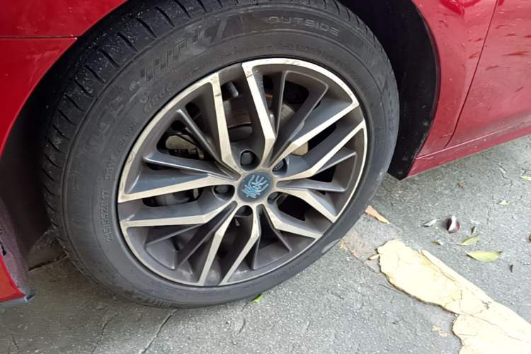 Used BYD Qin Pro New Energy 2018 DM 1.5TI Automatic Smart Connect Elite Model Left Front Wheel Hub