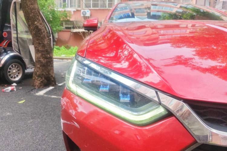Used BYD Qin Pro New Energy 2018 DM 1.5TI Automatic Smart Connect Elite Model Right Front Headlight