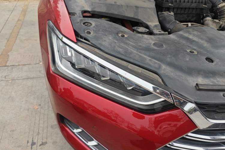Used BYD Qin Pro New Energy 2018 DM 1.5TI Automatic Smart Connect Elite Model Right Front Headlight