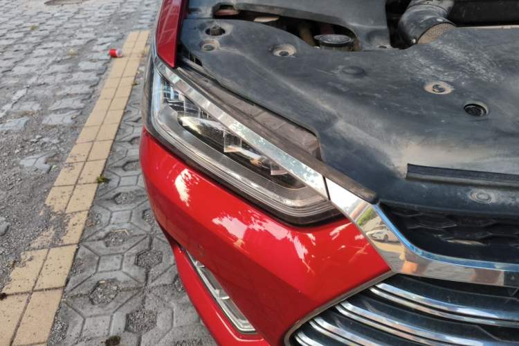 Used BYD Qin Pro New Energy 2018 DM 1.5TI Automatic Smart Connect Elite Model Right Front Headlight