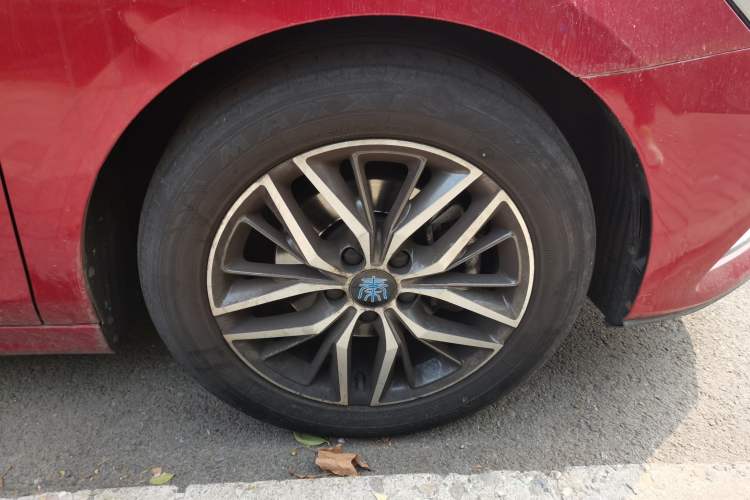Used BYD Qin Pro New Energy 2018 EV500 Smart Connect Elite Model Right Front Wheel Hub