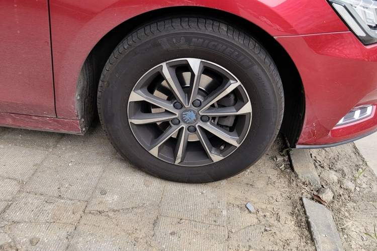 Used BYD Qin Pro New Energy 2018 DM 1.5TI Automatic Smart Connect Dynamic Model Right Front Wheel Hub