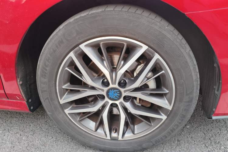 Used BYD Qin Pro New Energy 2018 DM 1.5TI Automatic Smart Connect Elite Model Right Front Wheel Hub