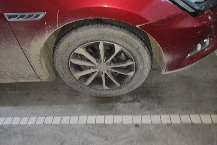 Used BYD Qin Pro New Energy 2018 DM 1.5TI Automatic Smart Connect Dynamic Model Right Front Wheel Hub