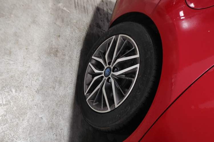 Used BYD Qin Pro New Energy 2018 DM 1.5TI Automatic Smart Connect Elite Model Right Rear Wheel Hub
