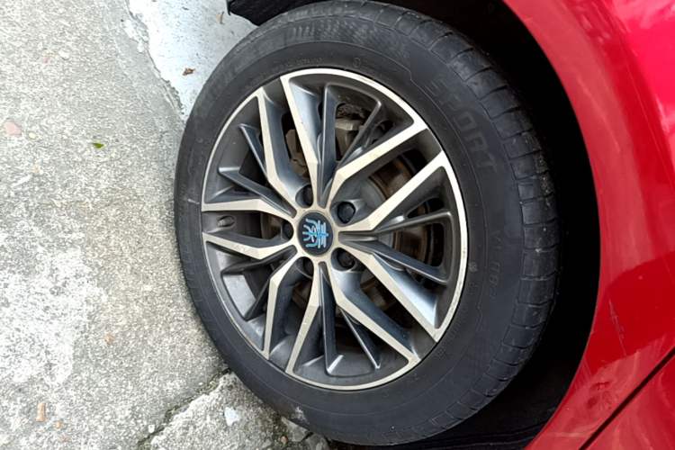 Used BYD Qin Pro New Energy 2018 DM 1.5TI Automatic Smart Connect Elite Model Right Rear Wheel Hub