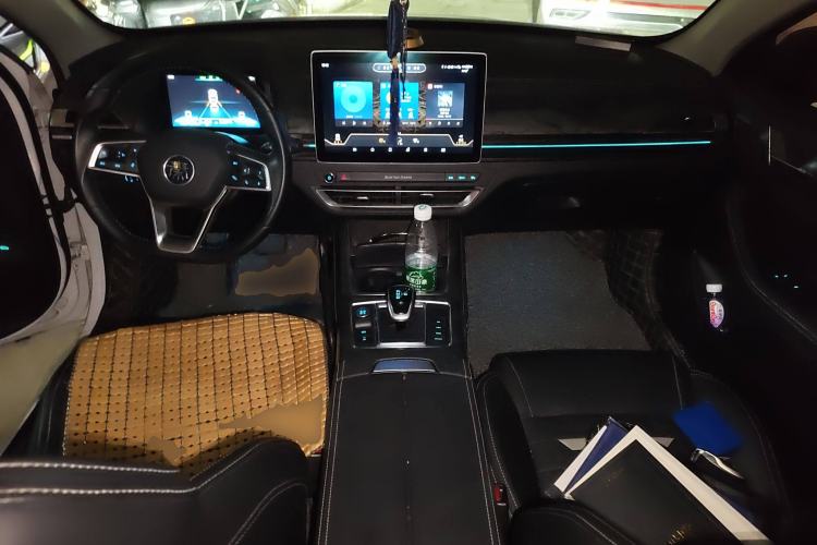 Used BYD Qin Pro New Energy 2018 DM 1.5TI Automatic Smart Connect Enjoyment Model Center Console