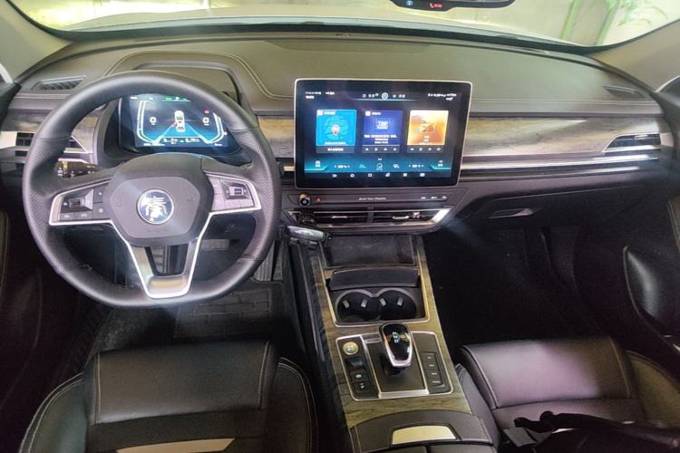 Used BYD Qin Pro New Energy 2018 DM 1.5TI Automatic Smart Connect Elite Model Center Console