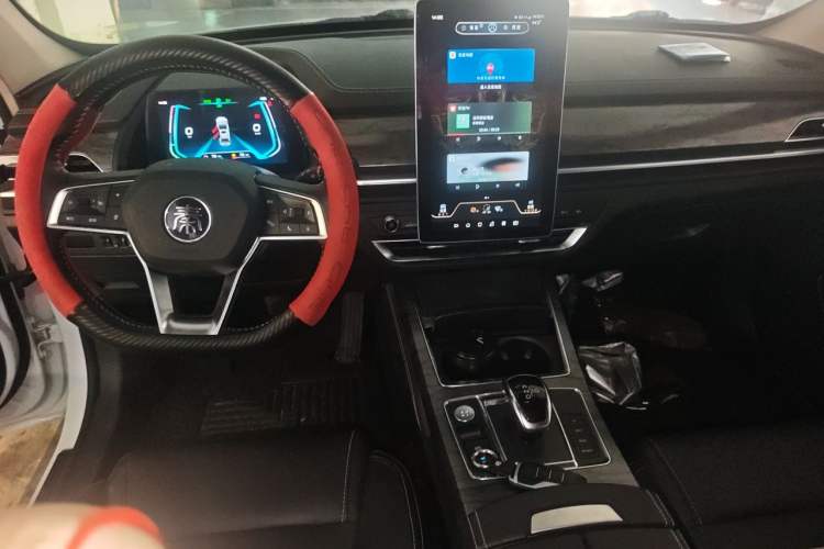 Used BYD Qin Pro New Energy 2018 DM 1.5TI Automatic Smart Connect Enjoyment Model Center Console