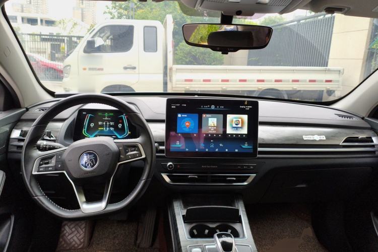 Used BYD Qin Pro New Energy 2018 EV500 Smart Connect Leading Model Center Console