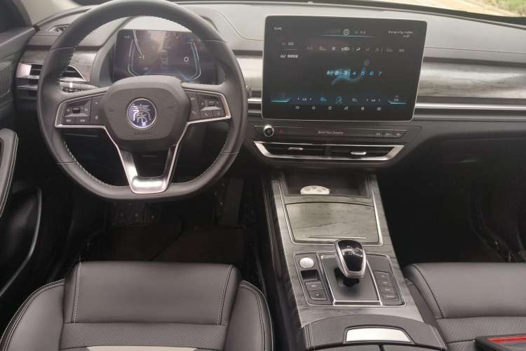 Used BYD Qin Pro New Energy 2018 DM 1.5TI Automatic Smart Connect Enjoyment Model Center Console