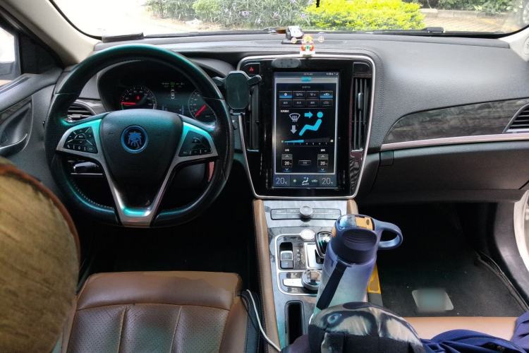 Used BYD Qin Pro New Energy 2018 DM 1.5TI Developer Edition Entry-Level Model Center Console