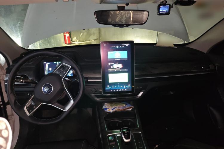 Used BYD Qin Pro New Energy 2018 DM 1.5TI Automatic Smart Connect Dynamic Model Center Console
