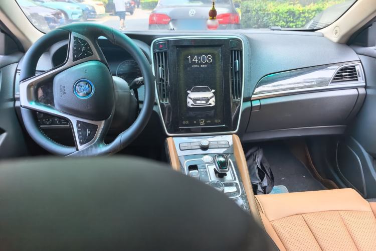 Used BYD Qin Pro New Energy 2018 DM 1.5TI Automatic Smart Connect Enjoyment Model Center Console