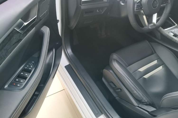 Used BYD Qin Pro New Energy 2018 DM 1.5TI Automatic Smart Connect Enjoyment Model Driver Seat