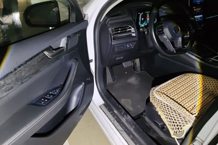 Used BYD Qin Pro New Energy 2018 DM 1.5TI Automatic Smart Connect Elite Model Driver Seat