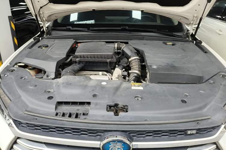 Used BYD Qin Pro New Energy 2018 DM 1.5TI Automatic Smart Connect Enjoyment Model Engine Bay