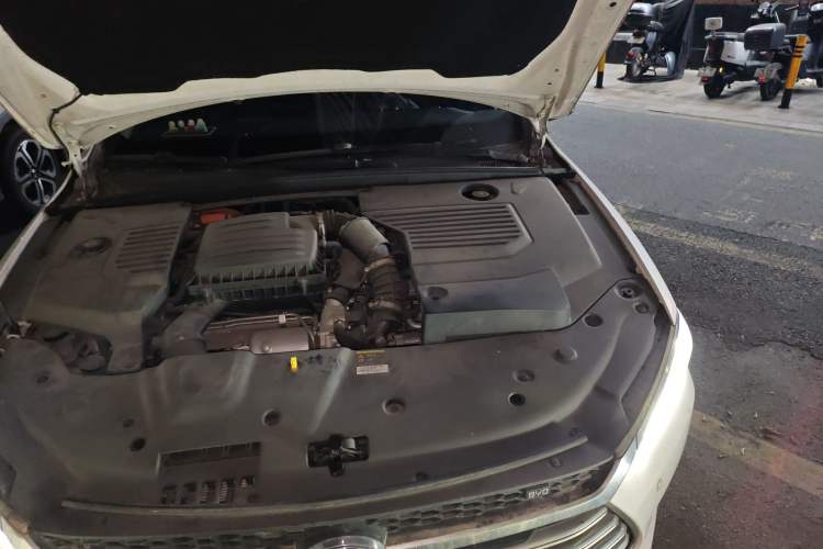 Used BYD Qin Pro New Energy 2018 DM 1.5TI Automatic Smart Connect Dynamic Model Engine Bay Left