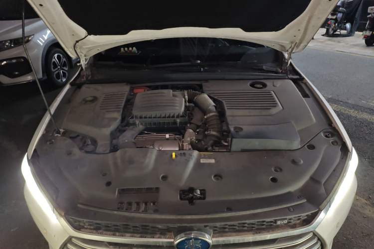 Used BYD Qin Pro New Energy 2018 DM 1.5TI Automatic Smart Connect Dynamic Model Engine Bay