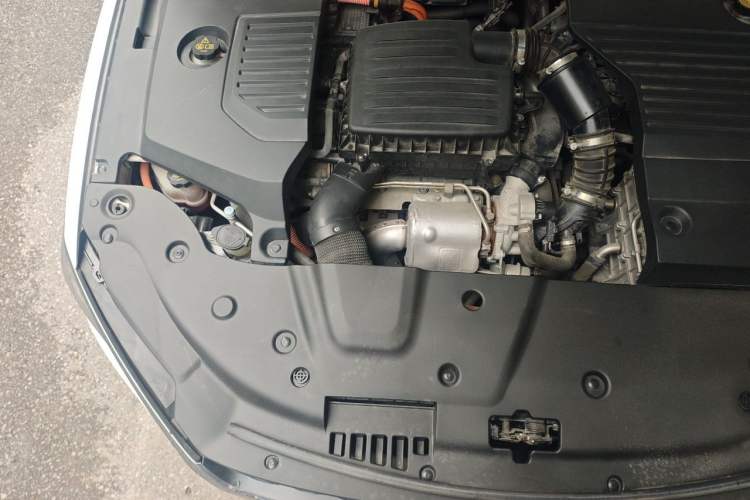 Used BYD Qin Pro New Energy 2018 DM 1.5TI Automatic Smart Connect Elite Model Engine Bay Right