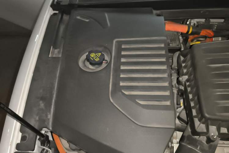 Used BYD Qin Pro New Energy 2018 DM 1.5TI Automatic Smart Connect Dynamic Model Engine Bay Right