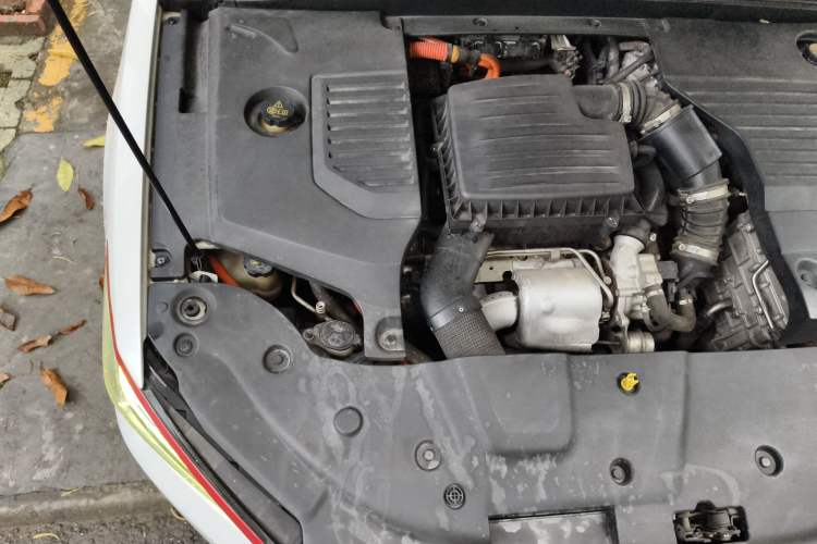 Used BYD Qin Pro New Energy 2018 DM 1.5TI Automatic Smart Connect Dynamic Model Engine Bay Right