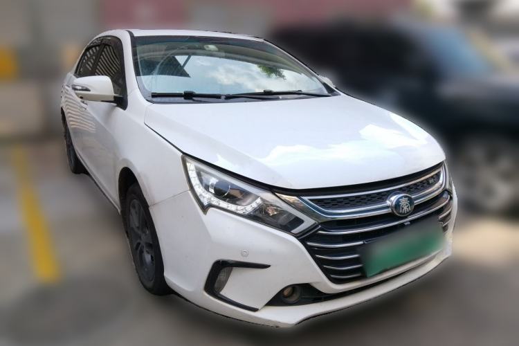 Used BYD Qin Pro New Energy 2018 DM 1.5TI Developer Edition Entry-Level Model Front Right 45 Deg