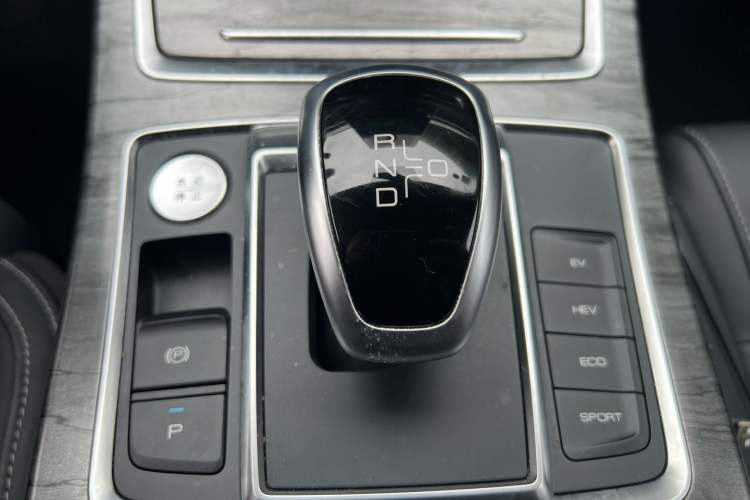 Used BYD Qin Pro New Energy 2018 DM 1.5TI Automatic Smart Connect Dynamic Model Gear Lever
