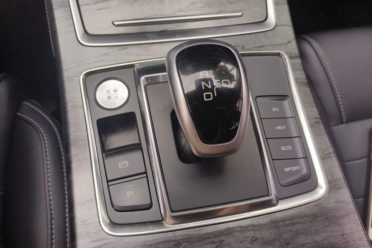 Used BYD Qin Pro New Energy 2018 DM 1.5TI Automatic Smart Connect Enjoyment Model Gear Lever