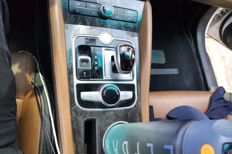 Used BYD Qin Pro New Energy 2018 DM 1.5TI Developer Edition Entry-Level Model Gear Lever