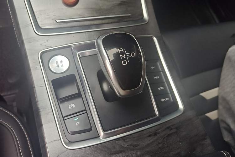 Used BYD Qin Pro New Energy 2018 DM 1.5TI Automatic Smart Connect Elite Model Gear Lever