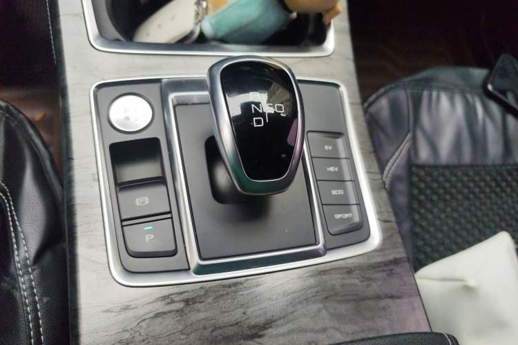 Used BYD Qin Pro New Energy 2018 DM 1.5TI Automatic Smart Connect Elite Model Gear Lever