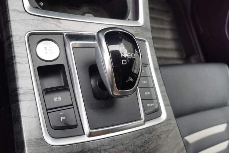 Used BYD Qin Pro New Energy 2018 DM 1.5TI Automatic Smart Connect Elite Model Gear Lever