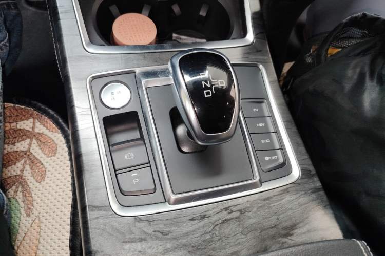 Used BYD Qin Pro New Energy 2018 DM 1.5TI Automatic Smart Connect Elite Model Gear Lever