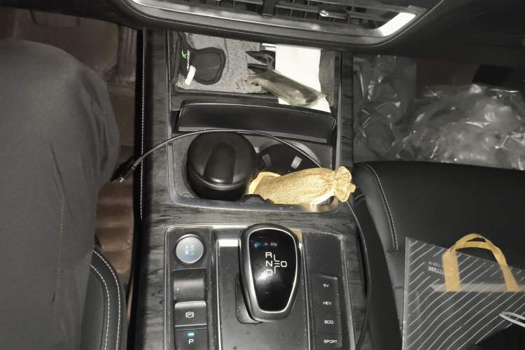 Used BYD Qin Pro New Energy 2018 DM 1.5TI Automatic Smart Connect Dynamic Model Gear Lever