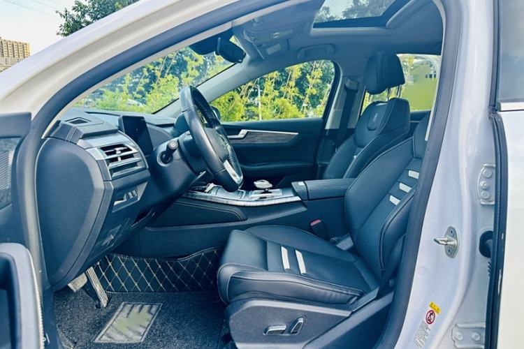 Used BYD Qin Pro New Energy 2018 DM 1.5TI Automatic Smart Connect Elite Model Interior 6