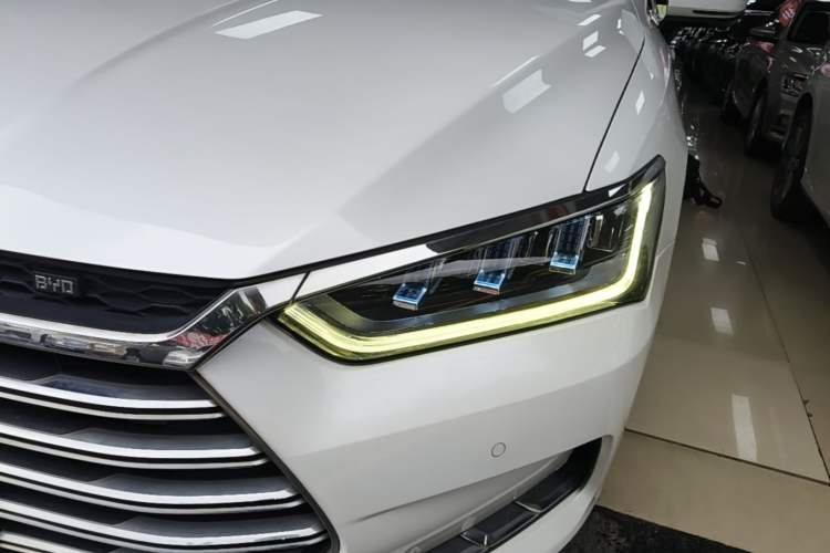 Used BYD Qin Pro New Energy 2018 DM 1.5TI Automatic Smart Connect Enjoyment Model Left Front Headlight