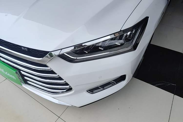 Used BYD Qin Pro New Energy 2018 DM 1.5TI Automatic Smart Connect Elite Model Left Front Headlight