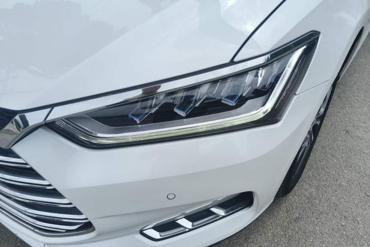 Used BYD Qin Pro New Energy 2018 DM 1.5TI Automatic Smart Connect Enjoyment Model Left Front Headlight