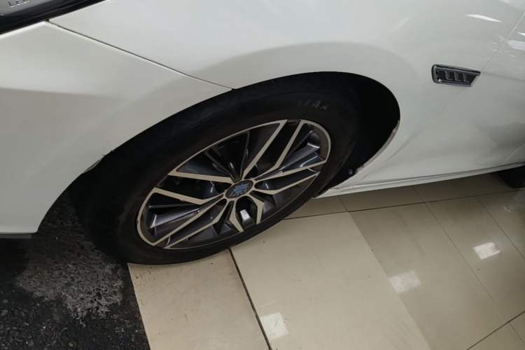 Used BYD Qin Pro New Energy 2018 DM 1.5TI Automatic Smart Connect Enjoyment Model Left Front Wheel Hub
