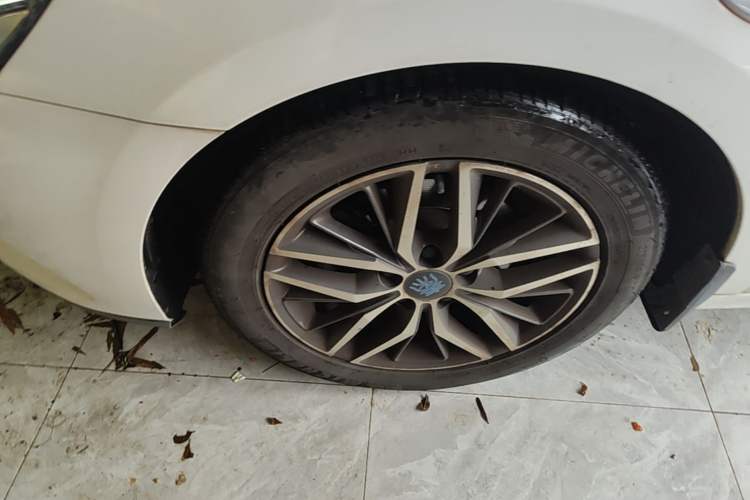 Used BYD Qin Pro New Energy 2018 DM 1.5TI Automatic Smart Connect Elite Model Left Front Wheel Hub