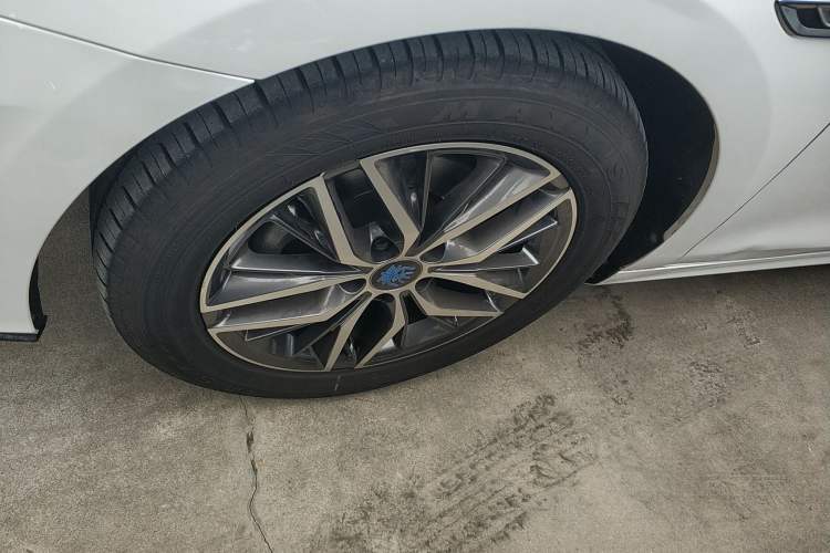 Used BYD Qin Pro New Energy 2018 EV500 Smart Connect Elite Model Left Front Wheel Hub