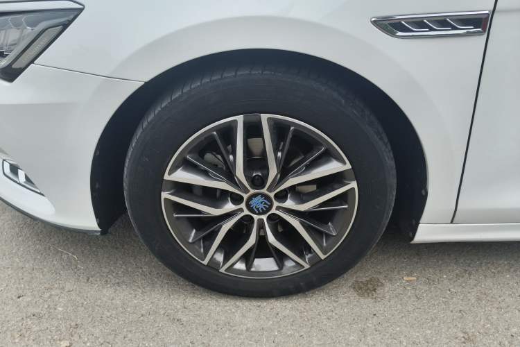 Used BYD Qin Pro New Energy 2018 DM 1.5TI Automatic Smart Connect Enjoyment Model Left Front Wheel Hub