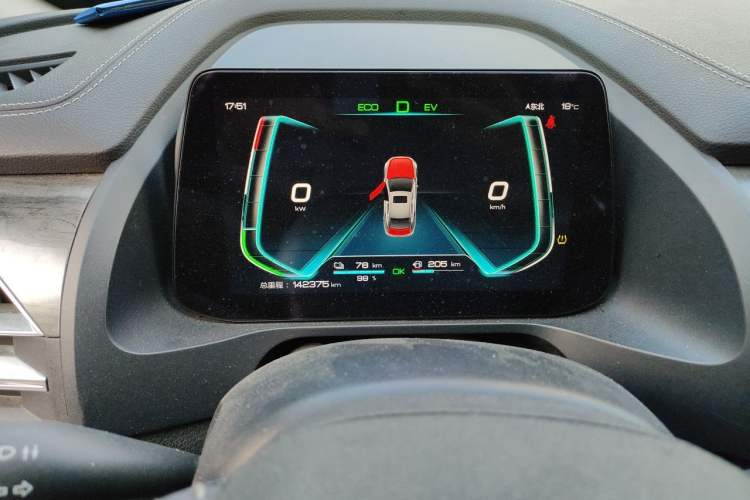 Used BYD Qin Pro New Energy 2018 DM 1.5TI Automatic Smart Connect Enjoyment Model Odometer Close Up