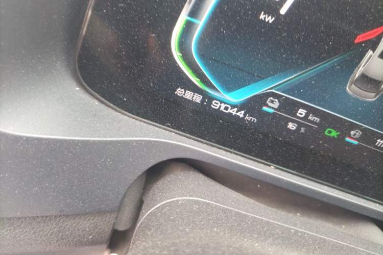 Used BYD Qin Pro New Energy 2018 DM 1.5TI Automatic Smart Connect Elite Model Odometer Close Up