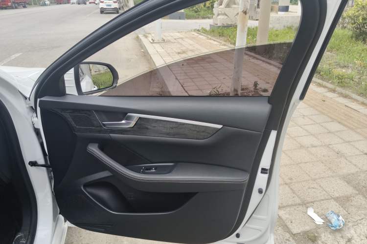 Used BYD Qin Pro New Energy 2018 DM 1.5TI Automatic Smart Connect Enjoyment Model Right Front Door Interior