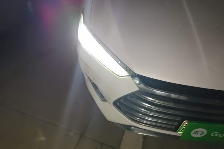 Used BYD Qin Pro New Energy 2018 DM 1.5TI Automatic Smart Connect Enjoyment Model Right Front Headlight