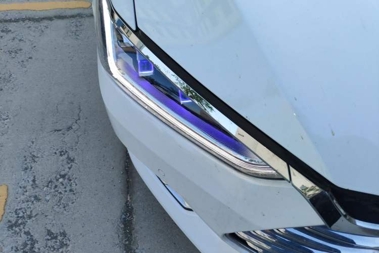 Used BYD Qin Pro New Energy 2018 DM 1.5TI Automatic Smart Connect Enjoyment Model Right Front Headlight
