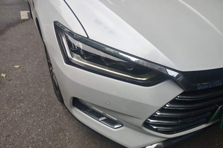 Used BYD Qin Pro New Energy 2018 DM 1.5TI Automatic Smart Connect Elite Model Right Front Headlight